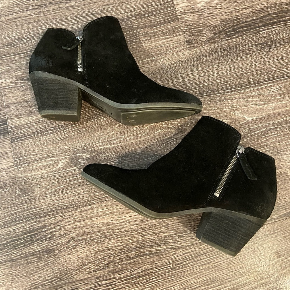 Frye Judith Black Distressed Leather Zipper Ankle Booties NEW Size 9
